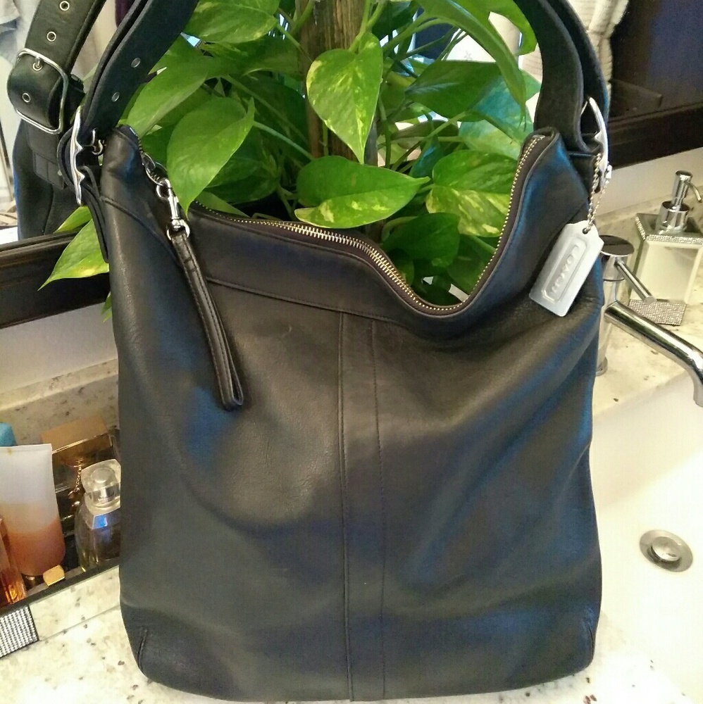 Authentic Coach Leather Slim Shoulder Handbag